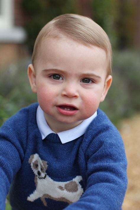 1-Year-Old Prince Louis Shows Off His First Two Teeth in New Birthday Photos (Taken by Mom Kate!) Vévodkyně Kate, Happy Birthday Prince, Prinz George, Anmer Hall, Duchesse Kate, Düşes Kate, Prince William Et Kate, Herzogin Von Cambridge, William E Kate