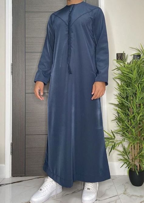 Thobes Men Aesthetic, Winter Night Dress, Simple Wrist Tattoo, Sunset Gif, Thobes Men, Muslim Men Clothing, Sleep Dresses, Arab Men Fashion, Minimalist Fashion Outfits