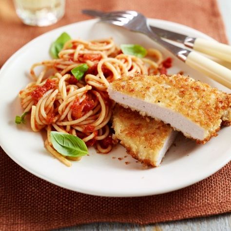 Pork Escalope with Spaghetti - Woman And Home Chicken Milanese Recipe, Ciabatta Sandwich, Spaghetti Pomodoro, Crisp Chicken, Milanese Recipe, Olive Magazine, Breaded Chicken Recipes, Chicken Milanese, Cacciatore Recipes