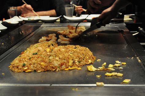 Hibachi Fried Rice In Wok, Best Fried Rice Recipe Hibachi, Homemade Hibachi Fried Rice, Grilled Chicken Fried Rice, How To Make Hibachi Fried Rice, Rice For Hibachi, Black Stone Griddle Fried Rice, Diy Hibachi Fried Rice, Habatchi Rice Recipe