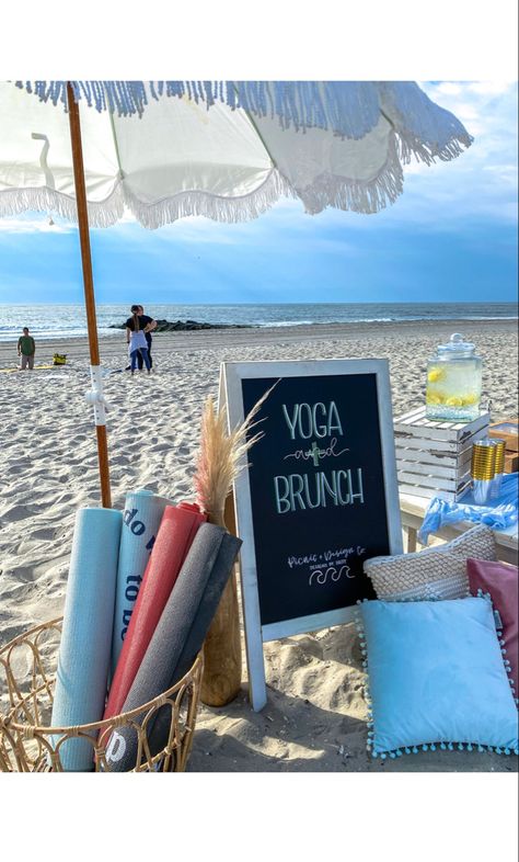 Yoga And Brunch Party, Beach Yoga Bachelorette, Yoga Party Food, Yoga Pop Up Event, Yoga Party Ideas Decor, Yoga Event Decoration, Yoga Party Decorations, Yoga Brunch Ideas, Yoga Brunch Party