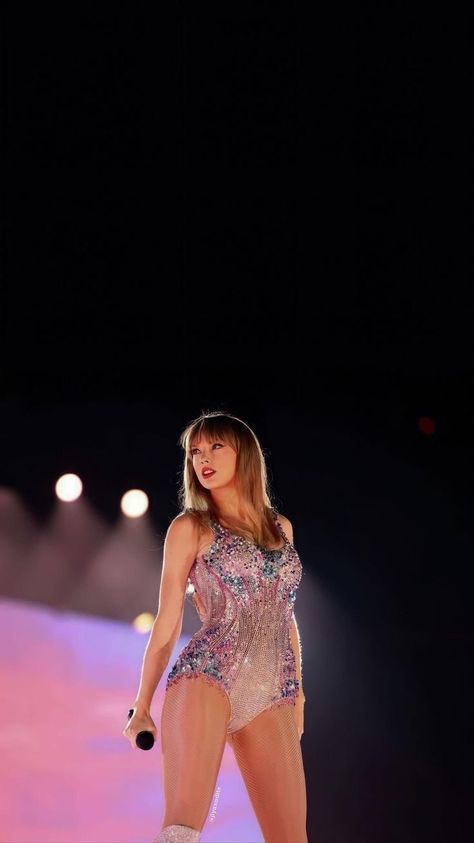 Taylor Swift Wallpaper Eras Tour, Wallpapers Taylor Swift, Taylor Swift Eras Tour Wallpaper, Eras Tour Wallpaper, Taylor Swift Wallpapers, Taylor Wallpaper, Taylor Swift Fotos, Taylor Swift Legs, Taylor Swift Images