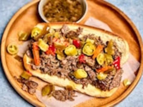 Chicago Style Italian Beef Sandwiches, Chicago Style Italian Beef, Ww Sandwiches, Sausage And Peppers Sandwich, Italian Beef Sandwich, Veggie Pies, Pepper Sandwich, Italian Beef Sandwiches, Beef Sandwiches