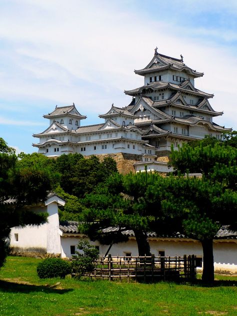 Himeji Castle, Japan Sakura In Japan, Japanese Palace, Flower Sakura, Himeji Castle, Japanese Castle, Japan Architecture, Imperial Palace, Kyushu, Style Deco