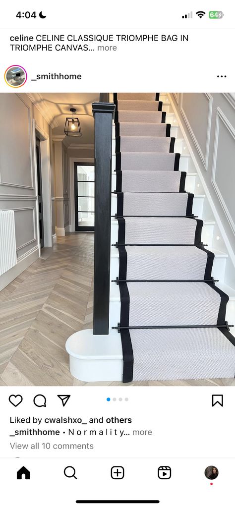 Monochrome Entrance Hall, Monochrome Hallway Ideas, Black And Beige Hallway, Narrow Staircase Ideas, Black And White Staircase, Basement Redesign, Black And White Hallway, Beige Hallway, Bright Hallway