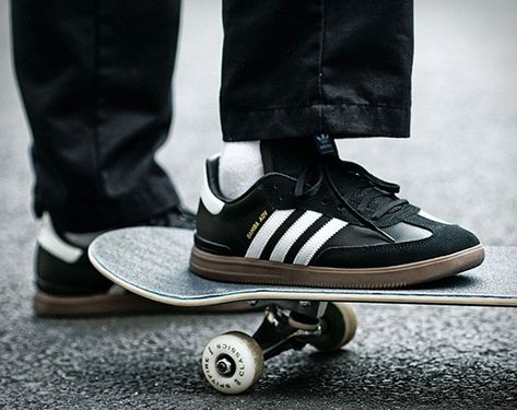 Adidas Skateboarding have presented a skate-ready interpretation of the classic Adidas Samba soccer shoe originally introduced in the 1950s. The new Adidas Samba ADV features the same look of the original Samba loved across the world for decades (kee Skaters Outfit, Soccer Silhouette, Adidas Soccer Shoes, Men Casual Sneakers, Hype Fashion, Sneaker Culture, Lifestyle Sneakers, Classic Adidas, Adidas Skateboarding