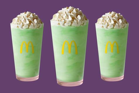 Surprise! The Shamrock Shake Is Already Back at McDonald's Mcdonalds Chocolate Milkshake, Shamrock Shake Mcdonalds, Mcdonalds Shakes, Mcdonalds Milkshake, Shamrock Shake Recipe, Mint Shake, Mcdonald Menu, Ice Cream Menu, Liquid Sugar