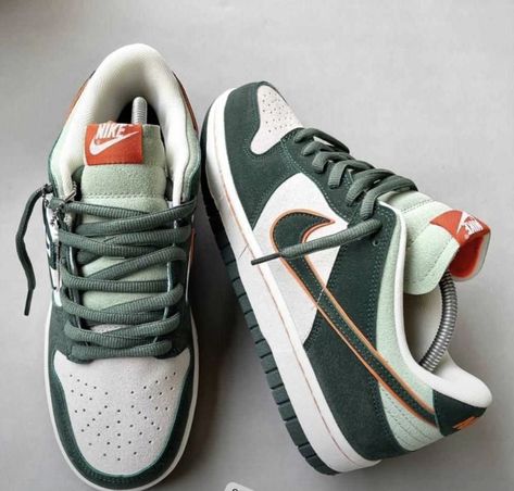 Dr Shoes, Shoes Asics, Trendy Shoes Sneakers, Pretty Shoes Sneakers, Kicks Shoes, All Nike Shoes, Nike Shoes Jordans, Cute Nike Shoes, Fresh Shoes