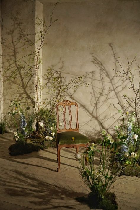 Photography Set Design, Modern Wabi Sabi, Tapestry Room, V Model, Moss Decor, Japan Garden, Studio Chairs, Flower Installation, Photography Inspiration Portrait