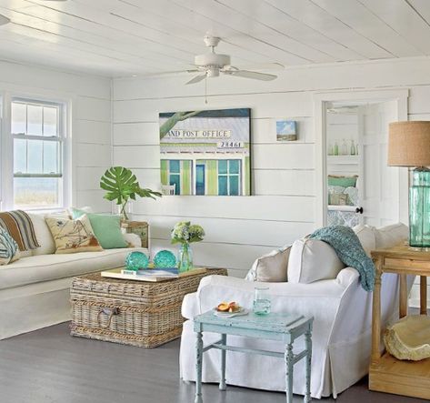 25 Small Cozy Beach Cottage Style Living Room Interior Design & Decor Ideas - Coastal Decor Ideas Interior Design DIY Shopping Small Beach House Interior Coastal, Small Lake Cottage Interiors Living Room, Cottage Design Ideas, Small Beach Living Room, Beach Cottage Living Room Ideas, French Seaside Cottage, Small Beach House Ideas, Cozy Beach House Interior, Beach Cottage Decorating Ideas