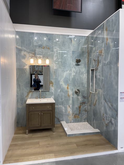 Blue Onyx Marble Bathroom, Blue Marble Shower Tile, Blue Marble Bathroom Ideas, Blue Onyx Bathroom, Onyx Tile Bathroom, Blue Marble Bathroom, Blue Bathrooms, Bathroom Inspo Interior Design, Marble Shower Tile