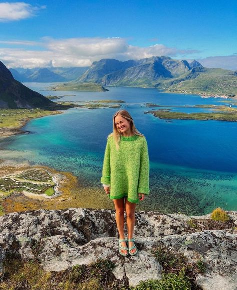 Norway Travel Outfits, Europe Interrail, Granola Girl Outfits, Iceland Packing, Norway Winter, Lofoten Islands, Adventure Girl, Adventure Outfit, Norway Travel