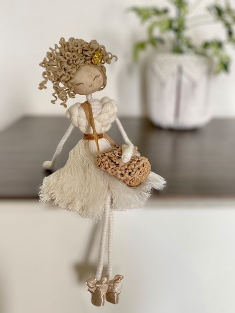 Macrame Doll Ornament, Diy Yarn Dolls, Embroidery Floss Crafts, Macrame Dolls, Cute Nose, Dolls Handmade Diy, Hair Doll, Fairy Art Dolls, Homemade Dolls