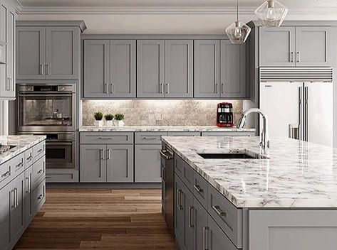 Grey Cabinets Kitchen, Grey Kitchen Backsplash, Grey Shaker Kitchen Cabinets, Grey Shaker Kitchen, Light Grey Kitchen Cabinets, Light Grey Kitchens, Серая Кухня, Grey Kitchen Designs, Rta Kitchen Cabinets