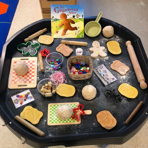 Gingerbread Tuff Tray, Thanksgiving Tuff Tray Ideas, Book Week Tuff Tray Ideas, Gingerbread Man Tuff Tray, Reggio Christmas, Gingerbread Man Sensory Bin, Playdough Area Eyfs, Whatever Next Eyfs Activities, Gingerbread Man Eyfs