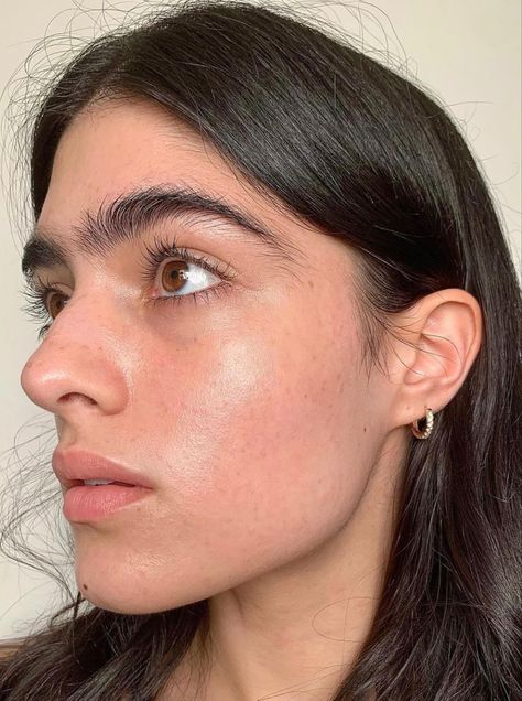 Thick Eyebrows Natural, Natalia Castellar Calvani, Natalia Castellar, Tone Face, Thick Brows, Thick Eyebrows, Natural Eyebrows, Beauty Face Women, Pretty Skin