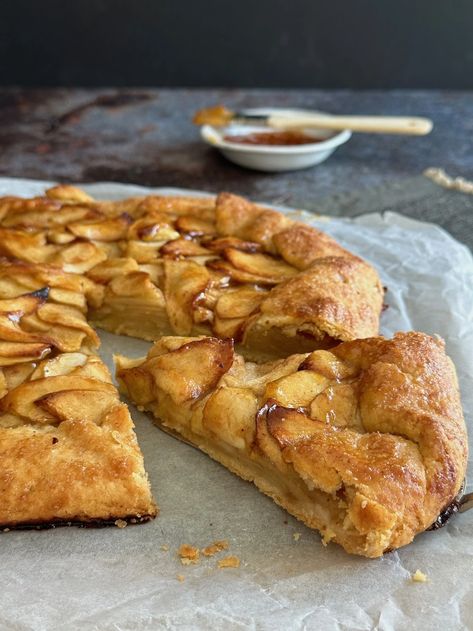 Mocha Semifreddo - Cuisinovia Apple Pie Galette, Apple Pie Pastry, Apple Galette Recipe, Cypriot Food, Easter Pie, Apple Galette, Galette Recipe, Pastry Pie, Ice Cream Cookies