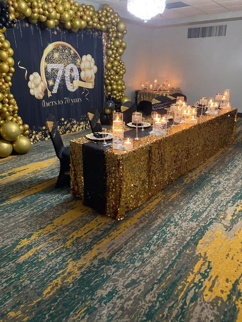 Black And Gold Head Table Decor, Black And Gold Party Decorations For Men Birthday, Birthday Head Table Ideas, 68th Birthday Party Ideas, 70th Birthday Party Ideas For Dad, 70th Birthday Parties Decorations, Black And Gold Party Decorations, 50th Birthday Party Ideas For Men, 68 Birthday