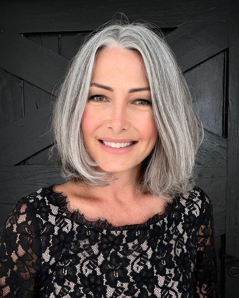 Silver Balayage, Grey Bob Hairstyles, Grey Hair Inspiration, Beautiful Gray Hair, Gray Hair Growing Out, Silver Hair Color, Natural Gray Hair, Stylish Haircuts, Hair Tips