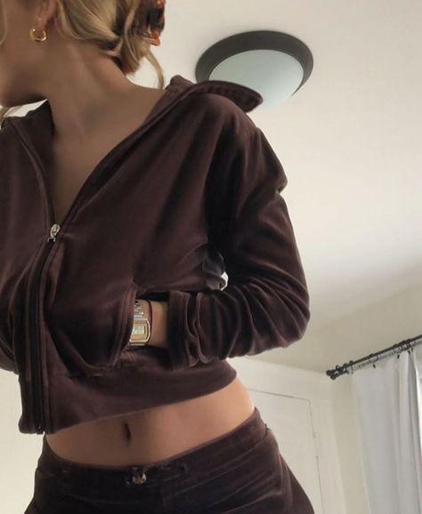 Brown Tracksuit, Brown Juicy Couture, Juicy Tracksuit, Fashion 80s, Fashion Grunge, Outfits Streetwear, Rock Fashion, Cute Lazy Outfits, Cute Clothes