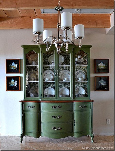 china-cabinet-2_thumb Wallpaper China Cabinet, Green China Cabinet, Dresser Projects, Painted China Cabinet, China Cabinet Makeover, Green Painted Furniture, Muebles Shabby Chic, Painted China Cabinets, Antique China Cabinets