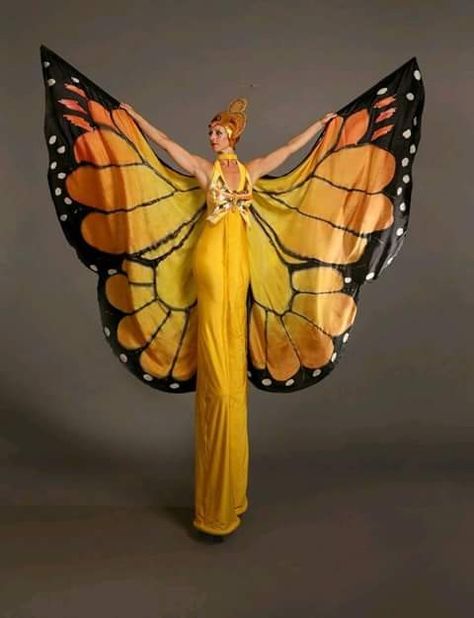 Stilt Costume, Mariposa Butterfly, Butterfly Costume, Butterfly Fashion, Circus Costume, Fairy Dresses, Vintage Fairies, Silk Scarf Painting, Wings Costume