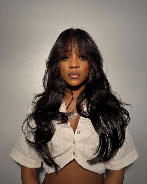 Layered Loose Curly Hair, Weave No Leave Out, Curtain Bangs Sew In, Closure Sew In With Bangs, Fringe Bangs Black Women, Blowout With Bangs, Flip Over Sew In, Middle Part With Bangs, Bangs Black Women