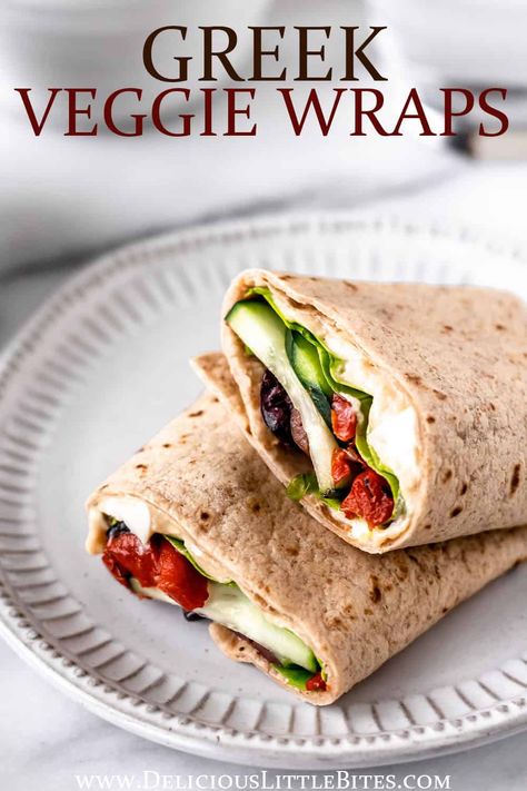 Greek Salad Wrap Recipe, Hummus Sandwich Recipes Vegetarian, Greek Veggie Wrap, Hummus Wrap Vegetarian, Hummus Wrap Ideas, Tortilla Vegetarian, Mediterranean Lunches, Wraps Recipes Vegetarian, Greek Sandwich