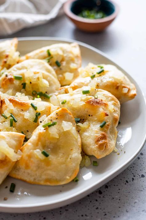 Air Fryer Pierogies – Sugary Logic Air Fryer Perogies Frozen, Air Fryer Perogies, Frozen Perogies Recipe, Air Fryer Pierogies, Homemade Perogies, Perogies Recipe, Cooking Homemade, Air Fryer Dinner Recipes, Cooking Temperatures