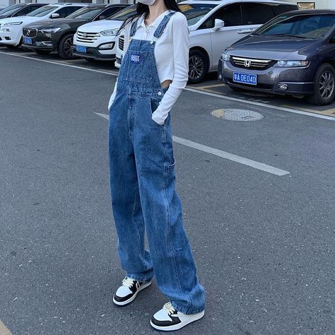 Denim Jumper Outfit Ideas, Jumper Pants Outfit Denim, Jumper Outfit Denim, Jumper Pants Outfit, Kawaii Bottoms, Denim Jumper Outfit, Wide Leg Jumper, Dungaree Outfit, Long Denim Pants