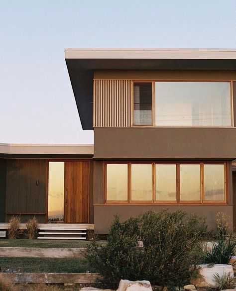 Love this golden glow-y pic from recent guest @victoriazwierski 😍 | Instagram 70s House Exterior, Renovation Facade, Family Beach House, Contemporary Colonial, Courtney Adamo, 1970s House, 70s House, Contemporary House Exterior, Cabin Interiors