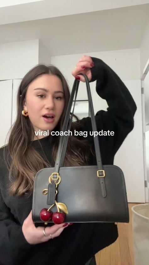 Replying to @amber its even better than i thought it would be | coach swing zip | TikTok Coach Bag Outfit, Purse Aesthetic, Purse Outfit, Luxury Bags Collection, Women's Bags By Shape, Girly Bags, What In My Bag, Bags Aesthetic, Pretty Bags