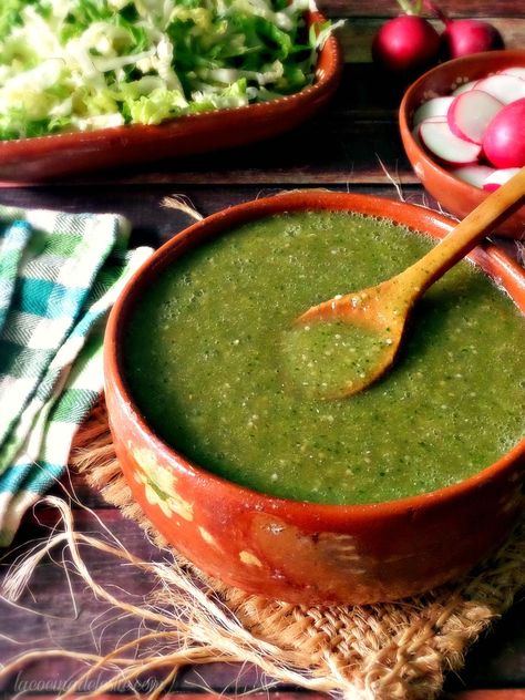 Serrano Chile Salsa Verde recipe - lacocinadeleslie.com Serrano Pepper Salsa, Salsa For Tacos, Mexican Salsa Verde, Authentic Mexican Salsa, Jalapeño Salsa, Tomatillo Salsa Recipe, Chile Salsa, Salsa Verde Recipe, Roasted Tomatillo