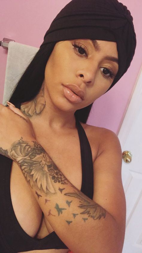 Alexis Skyy   VinaKsena مجد Rose Neck Tattoo, Alexis Sky, Blood Wallpaper, Chic Tattoo, Black Girls With Tattoos, Baddie Tips, Women Rising, Instagram Ideas, Neck Tattoo