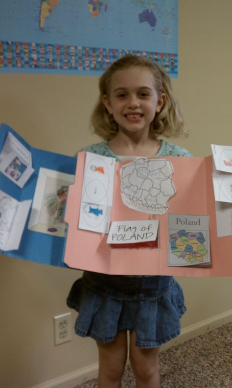 The Hundred Dresses from Homeschool Share 100 Dresses Book Activity, The Hundred Dresses, Literature Unit Studies, Flat Stanley, Earth Day Projects, World Thinking Day, Writers Workshop, Book Clubs, Read Alouds