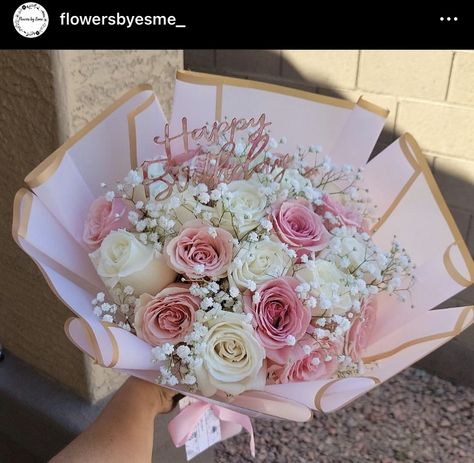 Sweet Sixteen Bouquet, Mix Bouquet Flowers, Bouqette Of Flowers Birthday, Pink Roses Bouquet Aesthetic, Happy Birthday Ramo, 12 Roses Bouquet, Cute Flower Bouquets, Bday Flowers, Handmade Flower Bouquet