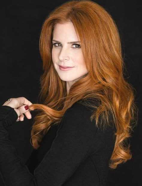 Sarah Rafferty of Suits. Emmy magazine layout. 2014 Donna Suits, Donna Paulsen, Sarah Rafferty, Suits Tv Shows, Suits Tv, Red Hair Woman, Red Heads, Ginger Girls, Long Red Hair