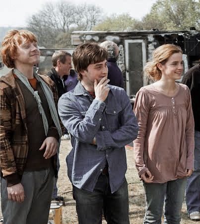 Emma Watson And Daniel Radcliffe, Emma Watson And Rupert Grint, Behind The Scenes Harry Potter, Photo Harry Potter, Emma Watson Rupert Grint, Harry Potter Behind The Scenes, Actors Behind The Scenes, Harry Potter Portraits, Harmony Harry Potter