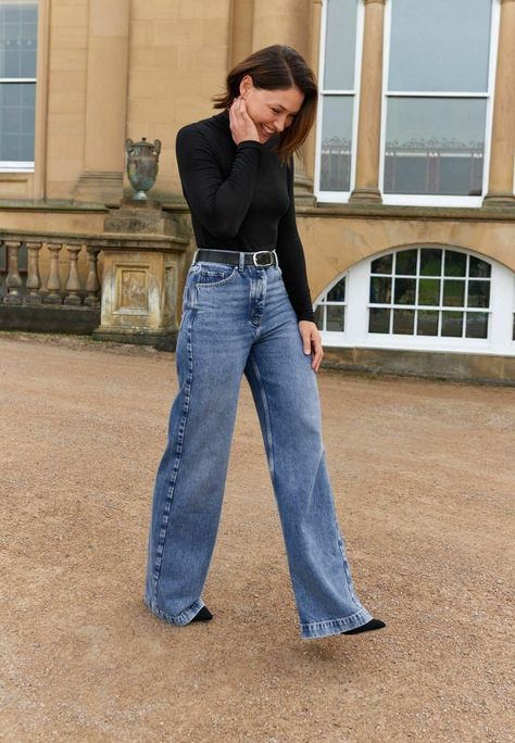 Casual Winter Outfits 2023 – 2024: Top Baddie Styles for the Fashion-Forward Woman. Wide Leg Jeans Outfit, Emma Willis, Jeans Outfit Winter, Winter Jeans, Wide Jeans, Casual Winter Outfits, Look At You, Winter Casual, Outfits Casuales