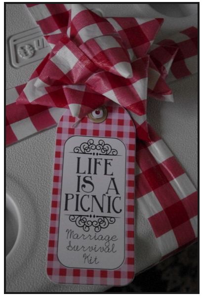 Wedding/Shower gifts...Life is a Picnic - Marriage Survival Kit....also links to a survival kit with tools, one based on love songs... Marriage Survival Kit, Creative Bridal Shower Gifts, Diy Bridal Shower Gifts, Best Bridal Shower Gift, Picnic Gifts, Marriage Retreats, Unique Bridal Shower Gifts, Survival Kit Gifts, Picnic Theme