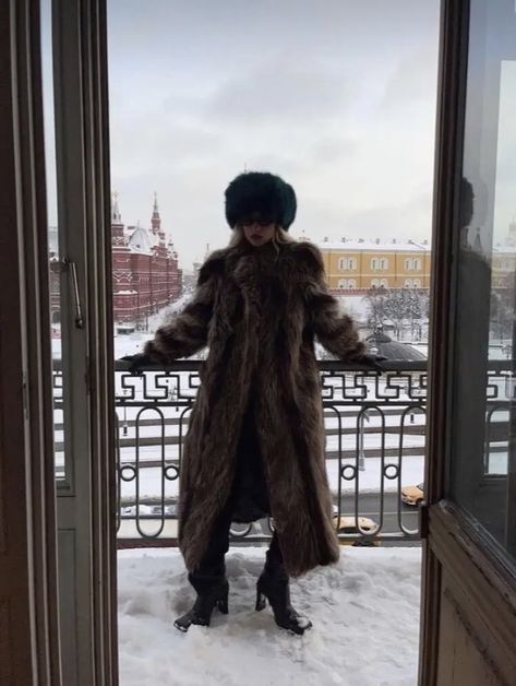 Russian Bimbocore Outfits, Fur Aesthetic, Russian Coat, Russian Winter, Preppy Winter, Russian Culture, Russian Style, Wool Clothing, Russian Fashion