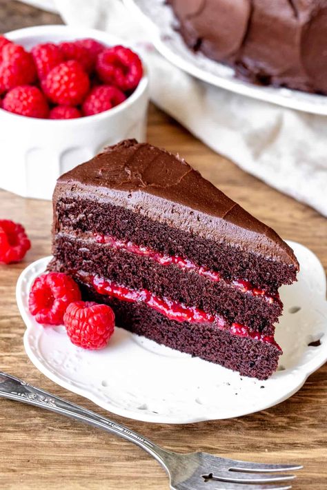 Red Velvet Cake With Raspberry Filling, Chocolate Cake With Raspberry Sauce, Gluten Free Chocolate Raspberry Cake, Berry Torte, Chocolate Cake With Strawberry Filling, Chocolate Berry Cake, Raspberry Chocolate Cake, Raspberry Cake Filling, Creamy Chocolate Frosting