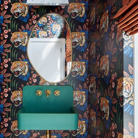 Casa Casuarina, Gucci Wallpaper, Wallpaper Powder Room, Wash Basin Sink, Small Bathroom Inspiration, Gucci Tiger, Concrete Sinks, Beautiful Bathroom Designs, Wallpaper Bathroom