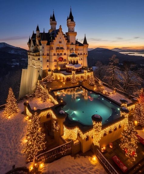 Christmas Germany, Christmas Palace, Houses In Germany, Dream Life House, House Design Pictures, Castle House, Light Building, Princess House, Reception Hall