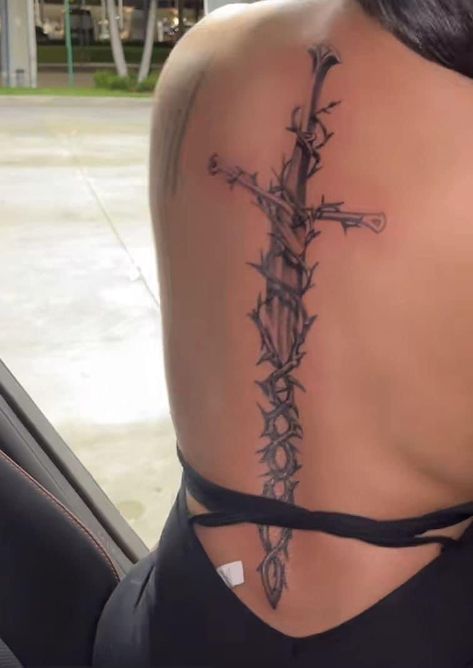 Cross Back Tattoo, Tattoo Cross, Basic Tattoos, Pretty Tattoos For Women, Spine Tattoo, Spine Tattoos, Dream Tattoos, Creative Tattoos, Neck Tattoo