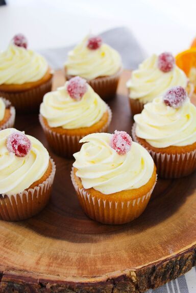 The next time you are looking for a fun and festive recipe to add to your holiday baking lineup, try these cranberry orange cupcakes! They are a great way to spice up your holiday baking. They’ll quickly become a family favorite on your holiday table. Cranberry orange cupcakes have just the right amount of sweetness from the sugar and frosting, while also having flavor from the tart cranberries and the orange zest. I’m not sure if it’s because they remind me of Tha… Orange Spice Cupcakes, Cranberry Orange Cupcakes, Orange Cupcakes, Cranberry Orange Muffins, Orange Frosting, Orange Muffins, Sugared Cranberries, Sweet Citrus, Cranberry Orange