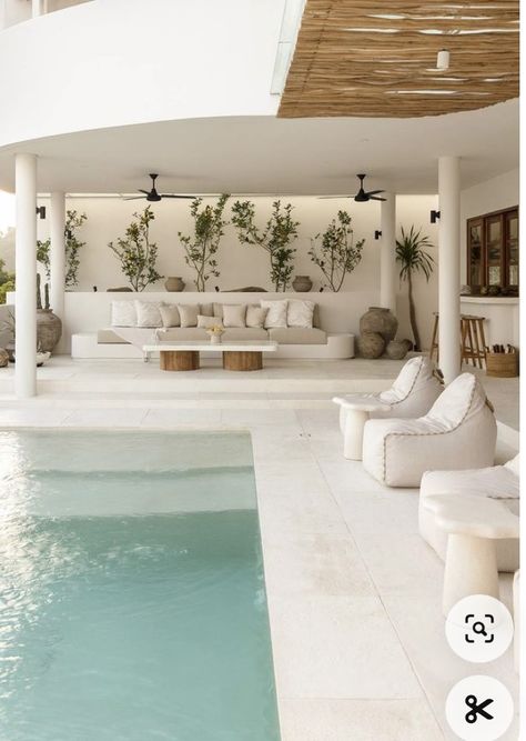 Mediterranean Backyard Ideas Pools, Santorini Backyard Ideas, Mediterranean Pool Ideas, Greek Farmhouse, Mediterranean Backyard Ideas, Italian House Exterior, Italian Pool, Mediterranean Backyard, Farmhouse Pool