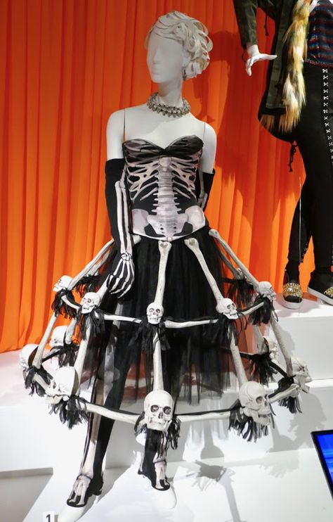 Skeleton Dress, Costume Carnaval, Crazy Ex Girlfriends, Skull Dress, Skeleton Costume, Skeleton Decorations, Fantasias Halloween, Creative Halloween Costumes, Halloween Inspiration