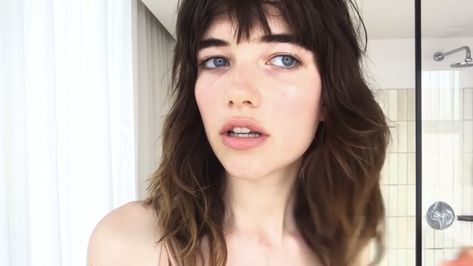 Grace Hartzel, Vogue Youtube, Model Beauty Secrets, Cleopatra Beauty Secrets, Rms Beauty, Anti Aging Beauty, Rose Hair, Beauty Makeup Tips, Glowing Complexion