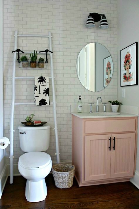 Easy Ways To Make Your Rental Bathroom Look Stylish 10                                                                                                                                                                                 More Makeover Kamar Mandi, Cute Bathroom Ideas, Bad Inspiration, Decor Baie, Gorgeous Bathroom, Small Apartment Decorating, Apartment Bathroom, Pink Bathroom, First Apartment